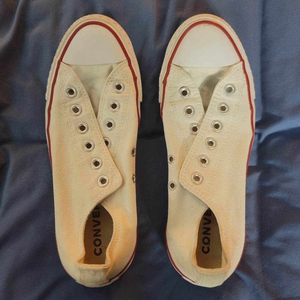 WHITE LOW TOP CONVER SNEAKERS